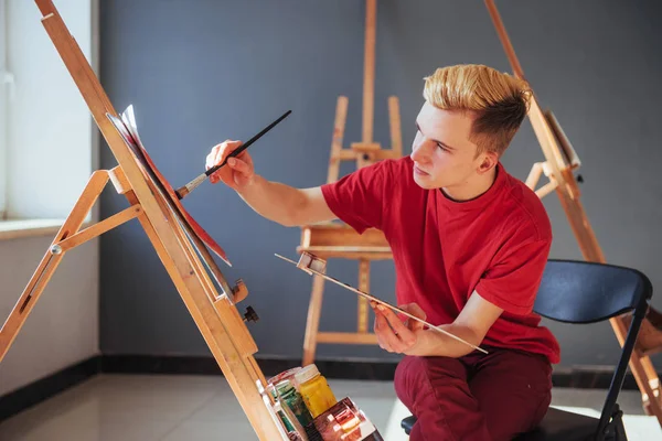 Young Artist Paints Picture Studio — Stock Photo, Image