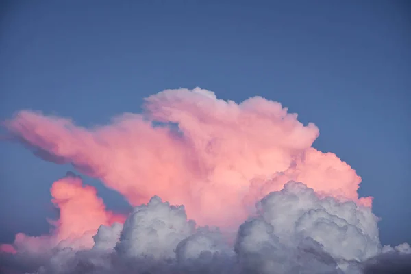 Драматический Облачный Ландшафт Сумерках Восходом Солнца — стоковое фото