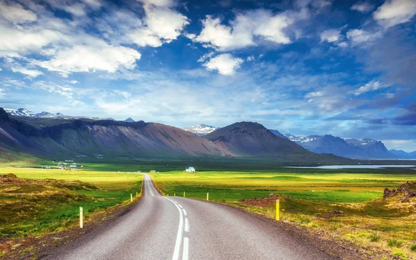 Route Asphaltée Vers Les Montagnes Islande Monde Beauté — Photo