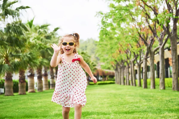 Baby Girl Park Trees — Stock Photo, Image