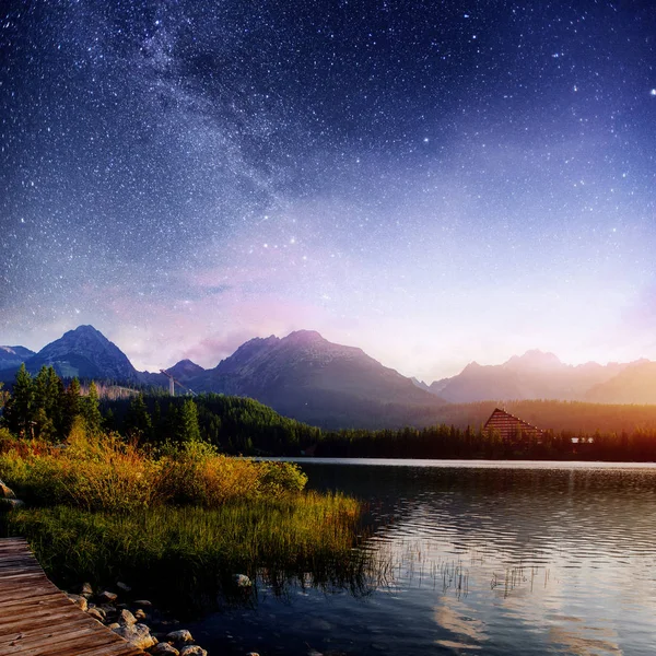 Fantastico Cielo Stellato Lattea Lago Nel Parco Alti Tatra Shtrbske — Foto Stock