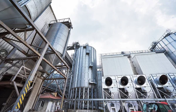 Silos Agrícolas Edificio Exterior Almacenamiento Secado Granos Trigo Maíz Soja — Foto de Stock