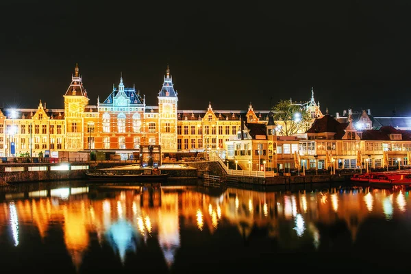 Belle Nuit Amsterdam Illumination Nocturne Des Bâtiments Des Bateaux Près — Photo