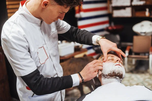 Homem Barbearia Cortador Barba Belo Salão Cabeleireiro Feminino — Fotografia de Stock