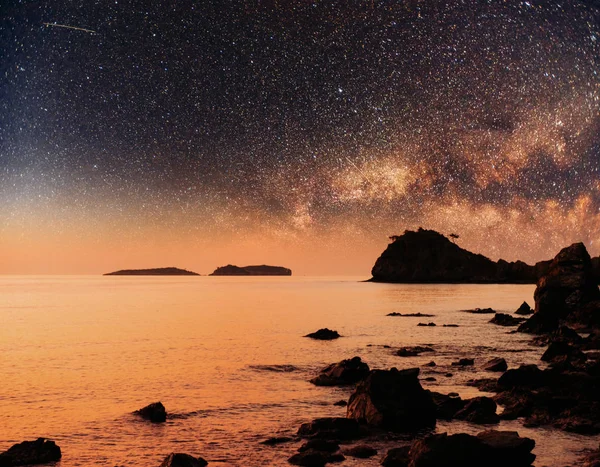 Fantastico Cielo Stellato Lattea Sul Mare Bellissimo Paesaggio — Foto Stock