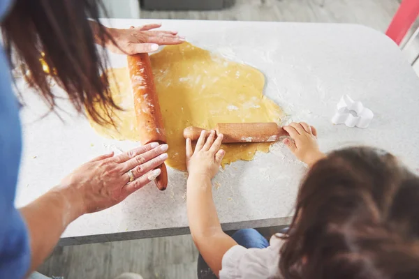 Mom Daughter Make Homemade Cookies Fresh Pastries — Stock Photo, Image