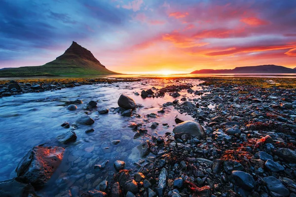 Яскравий Захід Сонця Над Ландшафтами Водоспадами Гора Кірджюфелл Ісландія — стокове фото