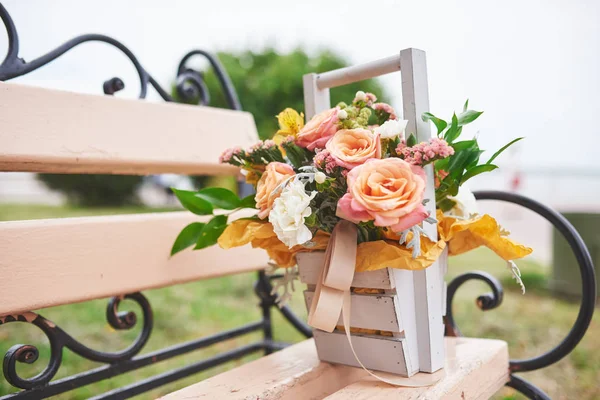 Piękny Bukiet Wazonie Dekoracja Kwiatów Ceremonii Ślubnej — Zdjęcie stockowe