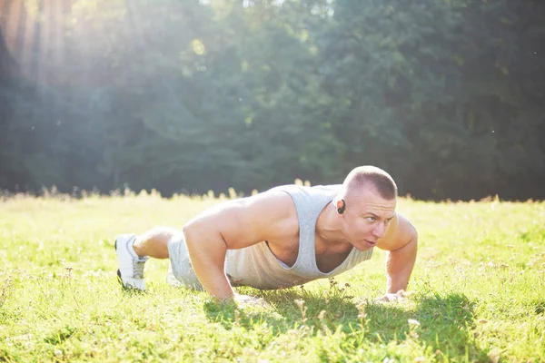 Jovem Desportista Preparando Para Treinamento Atlético Fitness Livre Desporto Exercício — Fotografia de Stock