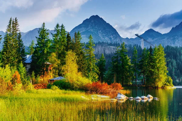 Majestoso Lago Montanha Parque Nacional High Tatra Strbske Pleso Eslováquia — Fotografia de Stock