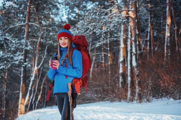 Kobieta Podróżująca Plecakiem Turystyka Podróże Koncepcja Przygody Stylu Życia Aktywne — Zdjęcie stockowe
