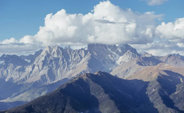 Niebla Gruesa Paso Montaña Goulet Paisaje Otoñal Georgia Svaneti Europa — Foto de Stock