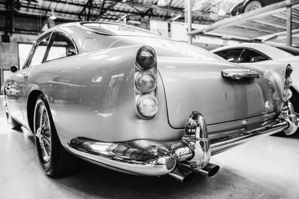 Een Close Van Koplampen Achterbumper Een Vintage Auto — Stockfoto