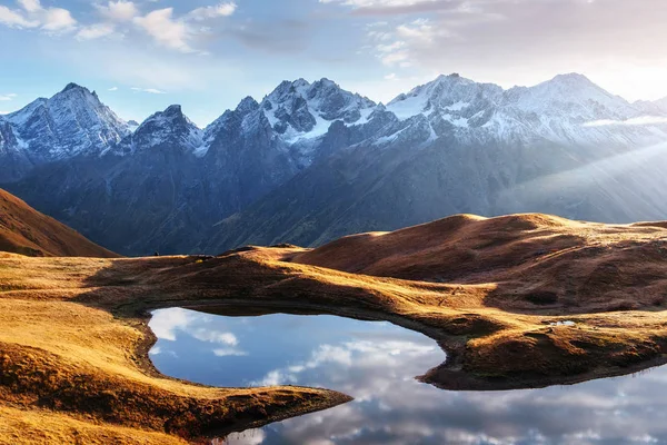 Puesta Sol Lago Koruldi Montaña Upper Svaneti Georgia Europa Montañas —  Fotos de Stock