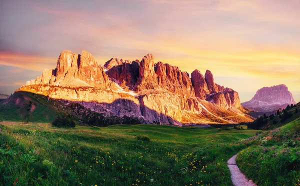 Dolomitas Paisagem Com Estrada Montanha Montanhas Rochosas Pôr Sol Alpes — Fotografia de Stock