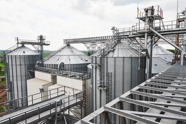 Silo Agrícola Edificio Exterior Almacenamiento Secado Granos Trigo Maíz Soja — Foto de Stock