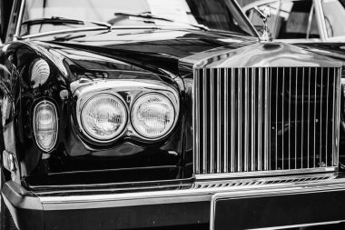 farlar ve Ön tampon üzerinde vintage bir otomobil bir closeup.