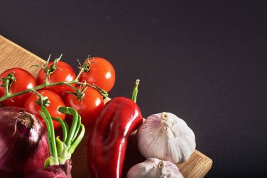 Soğan, sarımsak, acı biber ve domates..