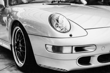 farlar ve Ön tampon üzerinde vintage bir otomobil bir closeup.