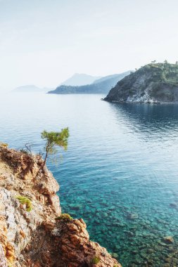 Akdeniz 'in mavi dalgası Akdeniz' de, Türk kıyılarında. Türkiye