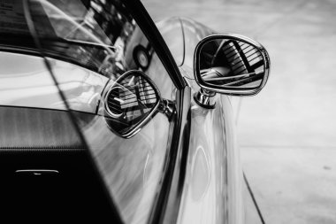 Kısmen retro araba, dikiz aynası.