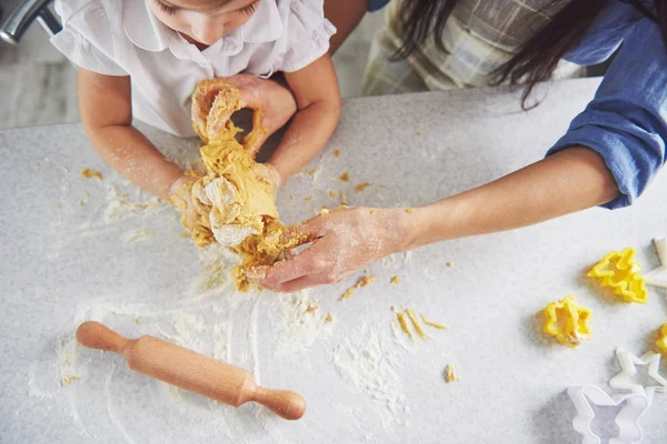 Mom Daughter Make Homemade Cookies Fresh Pastries — Stock Photo, Image