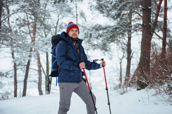 Man Traveler Plecakiem Turystyka Podróże Koncepcja Przygody Stylu Życia Aktywne — Zdjęcie stockowe