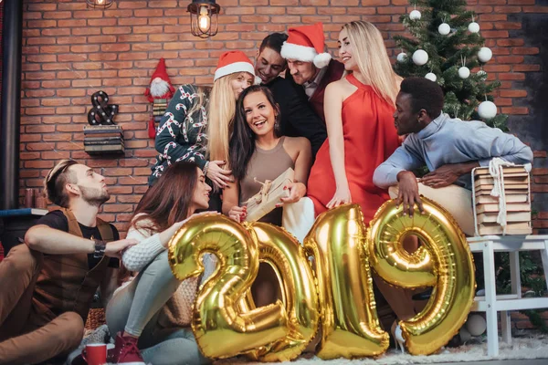 Groupe Vieux Amis Joyeux Communiquent Entre Eux Nouvel 2019 Arrive — Photo