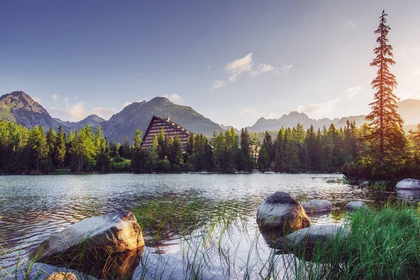 Nascer Sol Sobre Lago Parque High Tatras Shtrbske Pleso Eslováquia — Fotografia de Stock