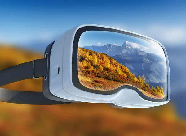 仮想現実ヘッドセット 二重露出 山の上に濃い霧のグーレットを渡します ジョージア スヴァネティヨーロッパだコーカサス山脈 — ストック写真