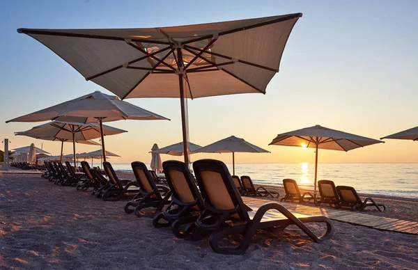 Scenic View Sandy Beach Beach Sun Beds Umbrellas Open Sea — Stock Photo, Image