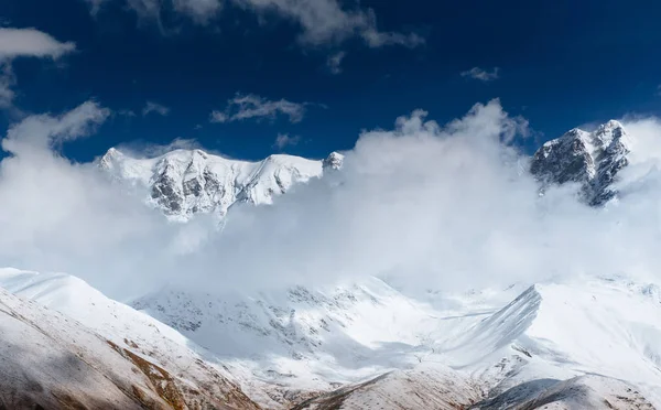 Dichter Nebel Auf Der Passhütte Georgia Svaneti Europa Kaukasusgebirge — Stockfoto