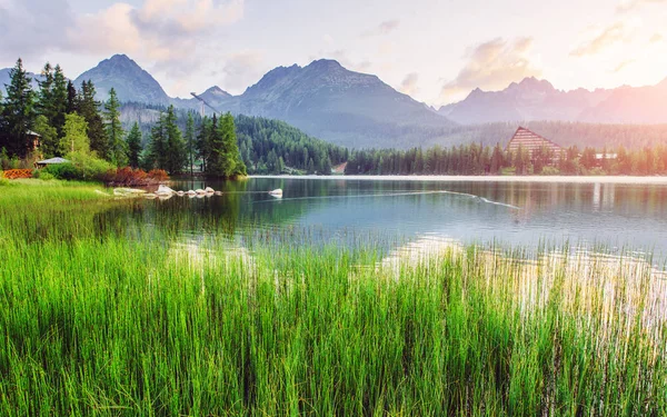 Amanecer Sobre Lago Parque High Tatras Shtrbske Pleso Eslovaquia Europa — Foto de Stock