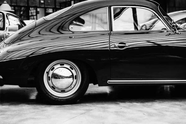 Close Wheel Disk Side Vintage Automobile — Stock Photo, Image