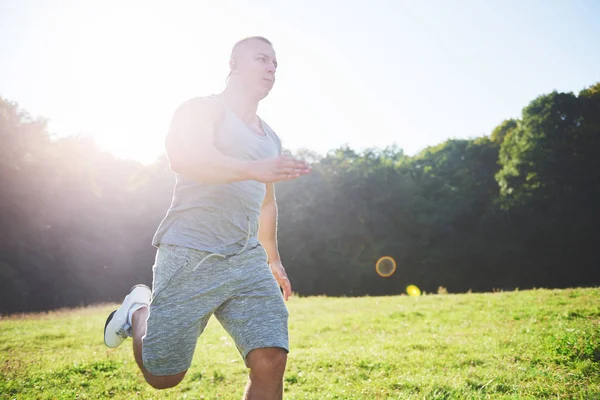 Homem Fitness Atleta Correndo Natureza Durante Pôr Sol Pessoa Que — Fotografia de Stock