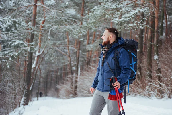 Mann Reisende Mit Rucksack Wandern Lifestyle Adventure Konzept Aktivurlaub Freien — Stockfoto