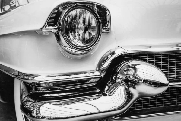 Een Close Van Koplampen Voorste Bumper Een Vintage Auto — Stockfoto