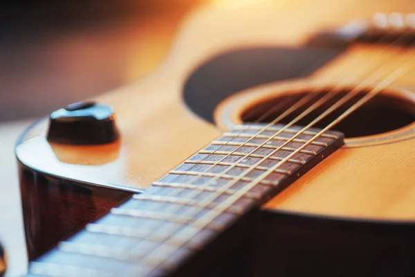 Fotografia Chitarra Classica Sfondo Marrone Chiaro — Foto Stock