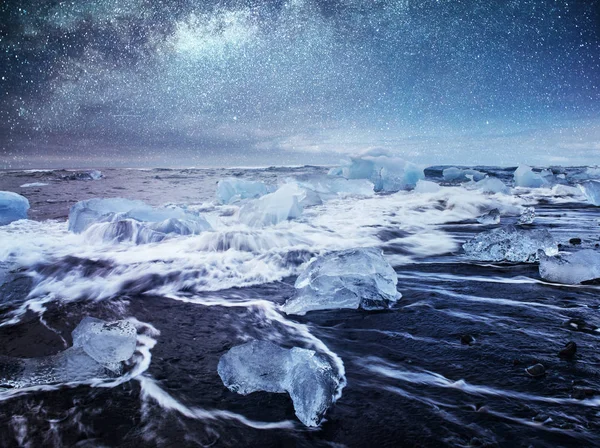 Jokulsarlon泻湖 冰原冰川泻湖湾美丽的寒冷景观 星空夜 超棒的挤奶方式 — 图库照片