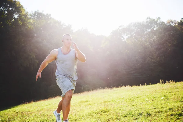Homem Fitness Atleta Correndo Natureza Durante Pôr Sol Pessoa Que — Fotografia de Stock