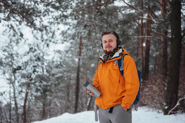 Uomo Viaggiatore Con Zaino Escursioni Viaggi Stile Vita Concetto Avventura — Foto Stock