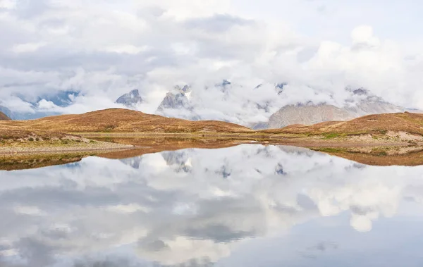 Bergssjön Koruldi Upper Svaneti Georgien Europa Kaukasus Berg — Stockfoto