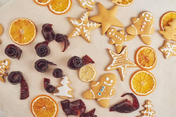 Einen Pikanten Keks Mit Weißer Glasur Und Orange Dekorieren Frohes — Stockfoto