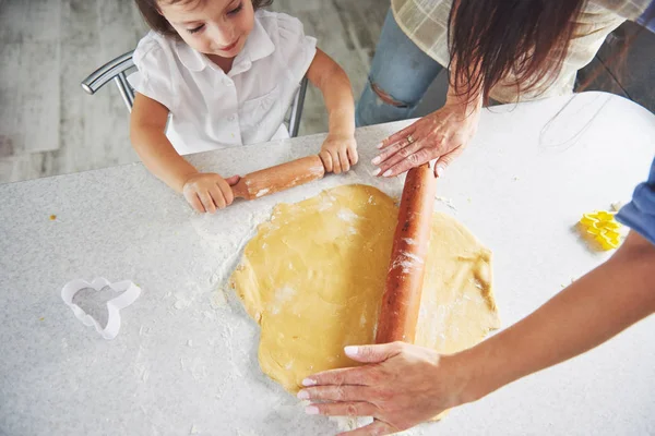 Mom Daughter Make Homemade Cookies Fresh Pastries — Stock Photo, Image