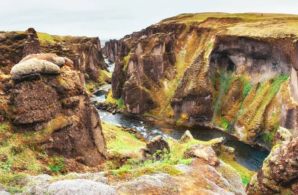 Ісландія Скелясті Гори Річка Між Ними — стокове фото
