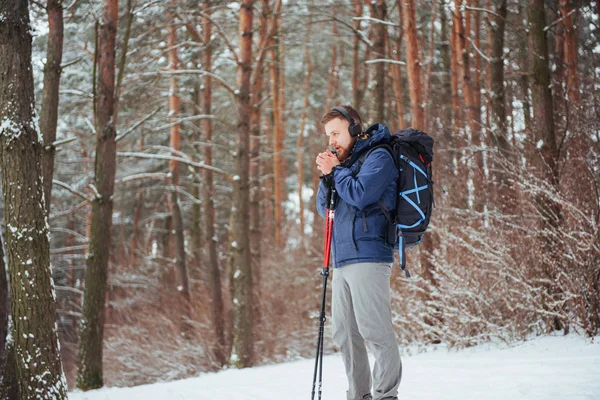 Uomo Viaggiatore Con Zaino Escursioni Viaggi Stile Vita Concetto Avventura — Foto Stock