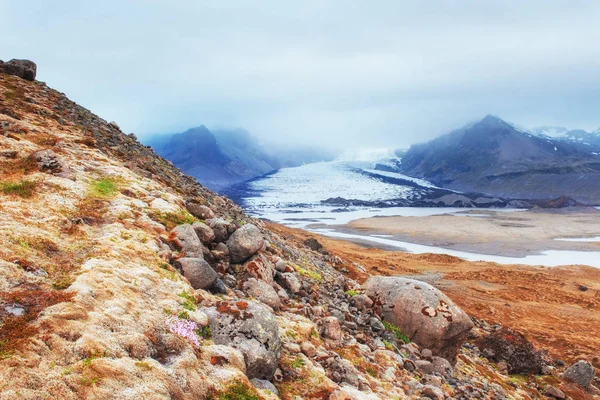 Пологих Схилах Засніжені Гори Льодовики Чудовий Ісландії Навесні — стокове фото