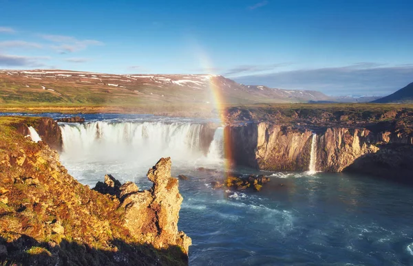 Wodospad Godafoss Zachodzie Słońca Fantastyczny Krajobraz Piękne Chmury Cumulus Islandia — Zdjęcie stockowe