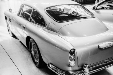 Bazı antik klasik araba. Güzel retro tarzı taşıma sergi