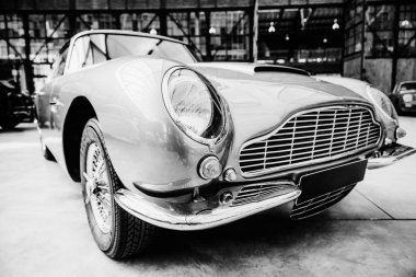 Bazı antik klasik araba. Güzel retro tarzı taşıma sergi